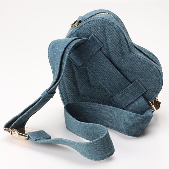 Heart Shaped Crossbody Bag - Picture 5 of 9